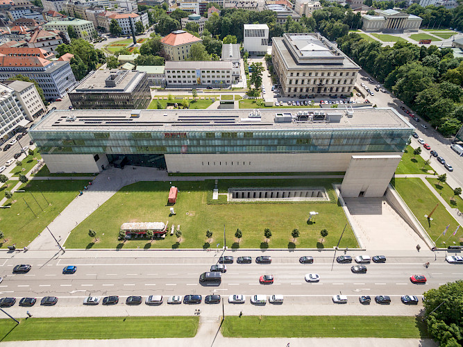 Hochschule für Film und Fernsehen und ägyptisches Museum in München